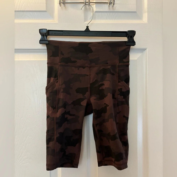 Lululemon Invigorate High-Rise Short 10"
Heritage 365 Camo Brown Earth Multi - Picture 5 of 7